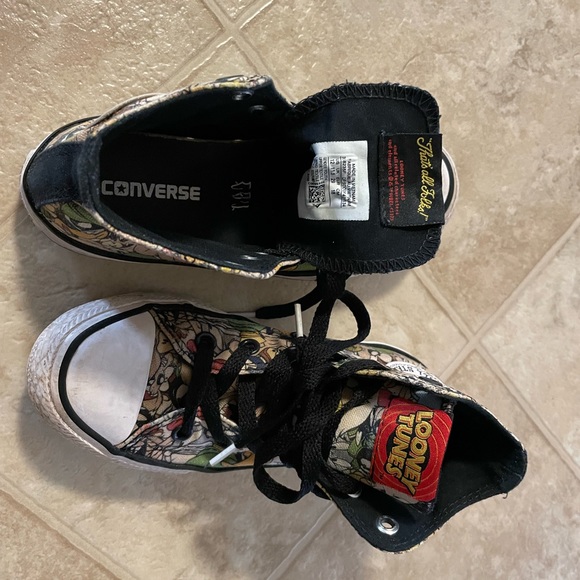 Converse Chuck Taylor All Star Hi Tops Looney Tunes Sz US 12Y - Picture 2 of 5